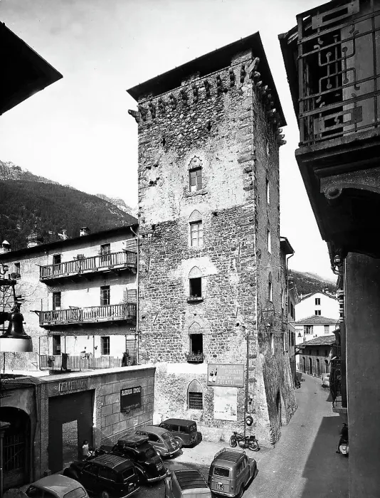 Impression encadrée : La tour des Alberti à Bormio Impression encadrée : La tour des Alberti à Bormio