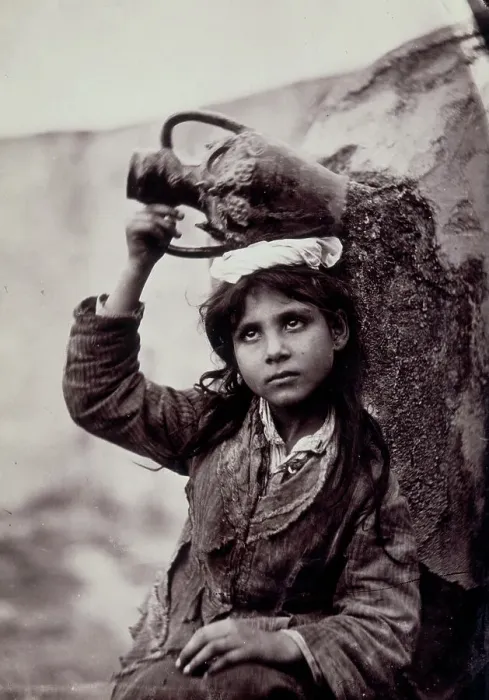 Gerahmter Druck : Italienische Mädchen mit Amphore
