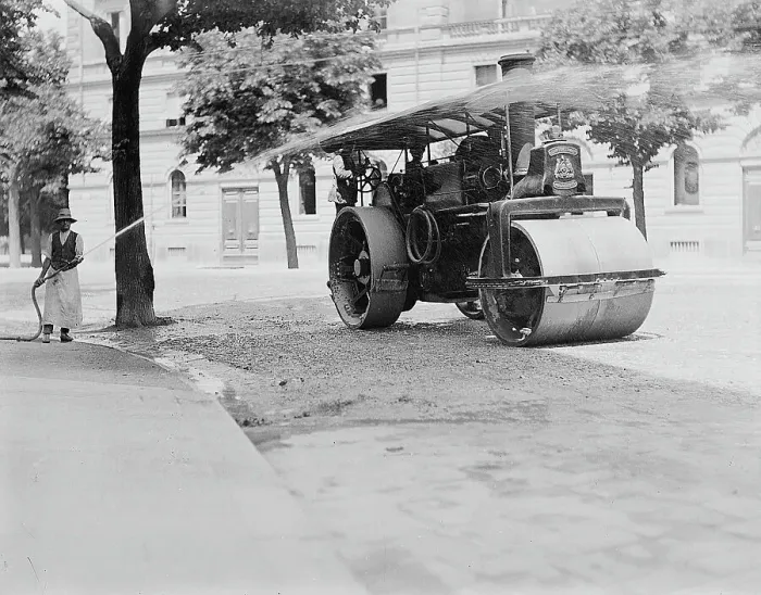 Stampa con cornice : Rullo compressore in una strada di Firenze