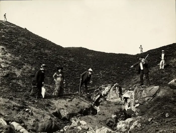 Stampa con cornice : Vesuvio. Escursione sulla sommita del Vesuvio