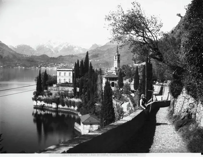 Stampa con cornice : Lago di Como, panorama del paese di Varenna