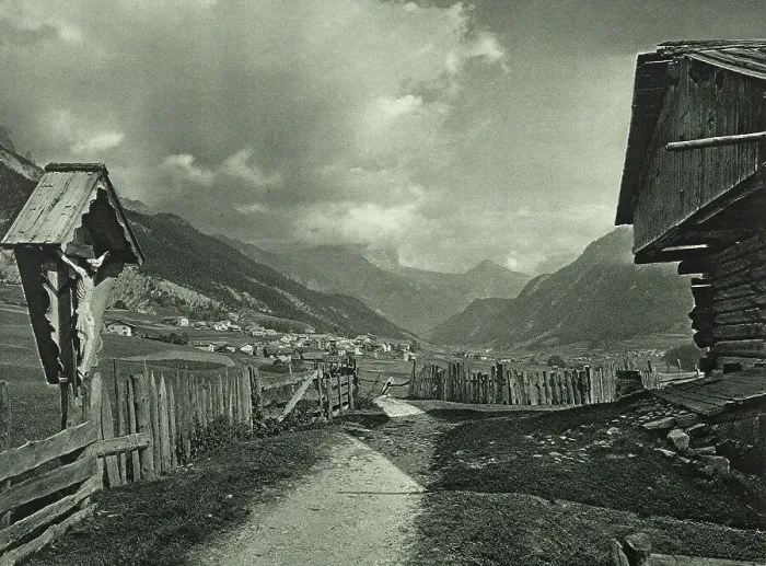 Impresión enmarcada : El valle de la Fassa en las Dolomitas 1925 - 1930, casi