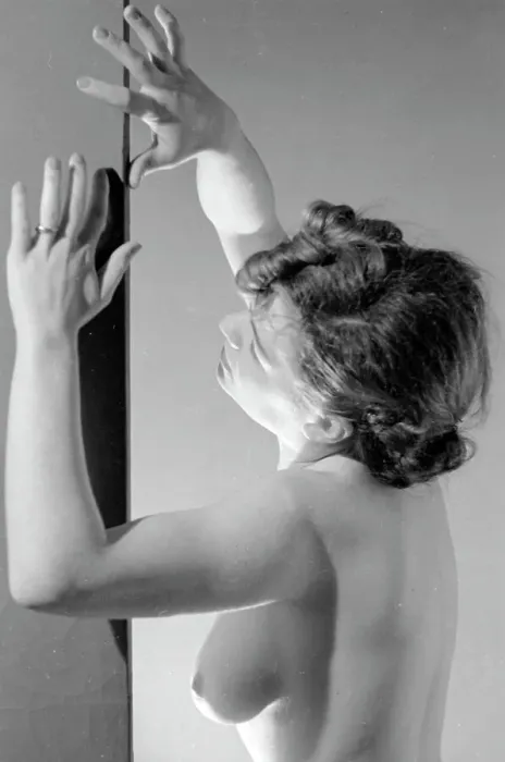 Stampa con cornice : Modella nuda in posa