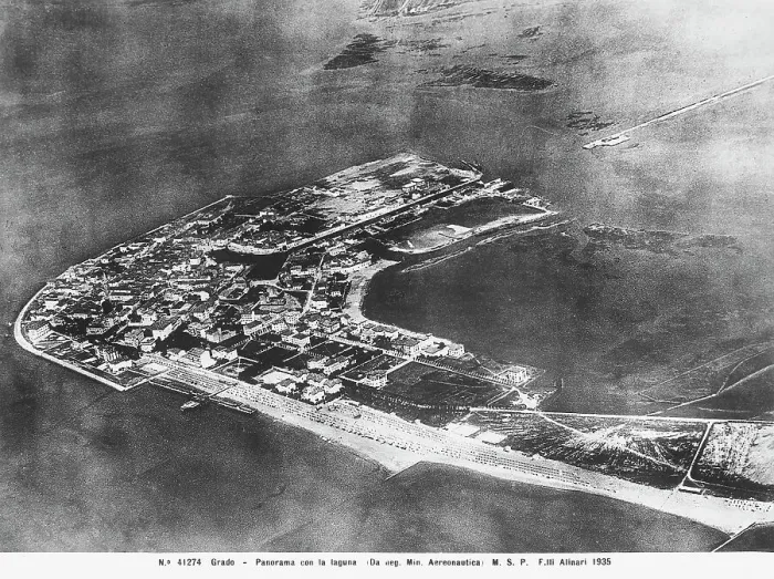 Stampa con cornice : Panorama di Grado con la laguna