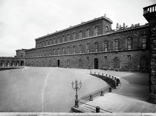 The Piazza de Pitti and the faade of the Pitti Palace in Florence