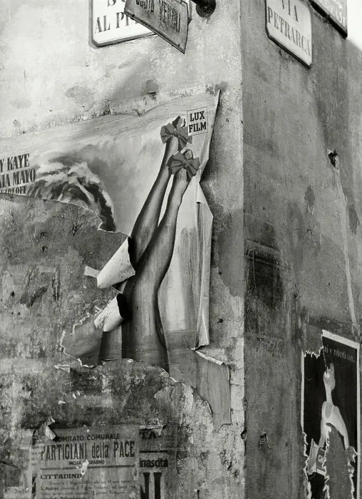 Stampa con cornice : Manifesti strappati su un muro