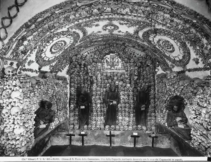 Stampa con cornice : Cimitero dei Cappuccini, Seconda Cappella. Stampa con cornice : Cimitero dei Cappuccini, Seconda Cappella.