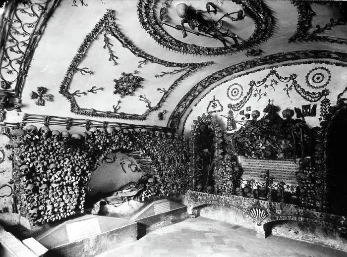 Impresión enmarcada : Cementerio de los Capuchinos, Primera Capilla Impresión enmarcada : Cementerio de los Capuchinos, Primera Capilla