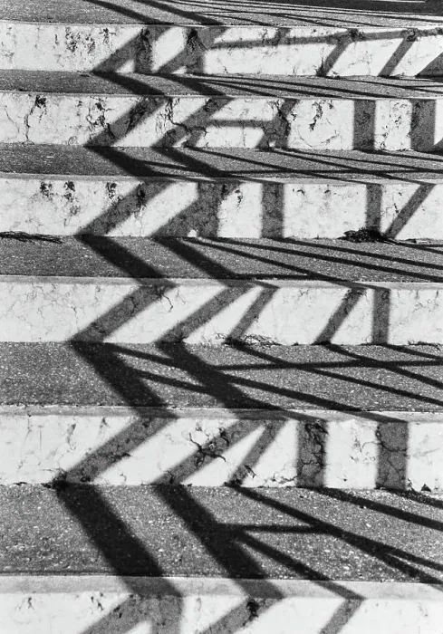 Impression encadrée : Étude d'ombres sur les marches