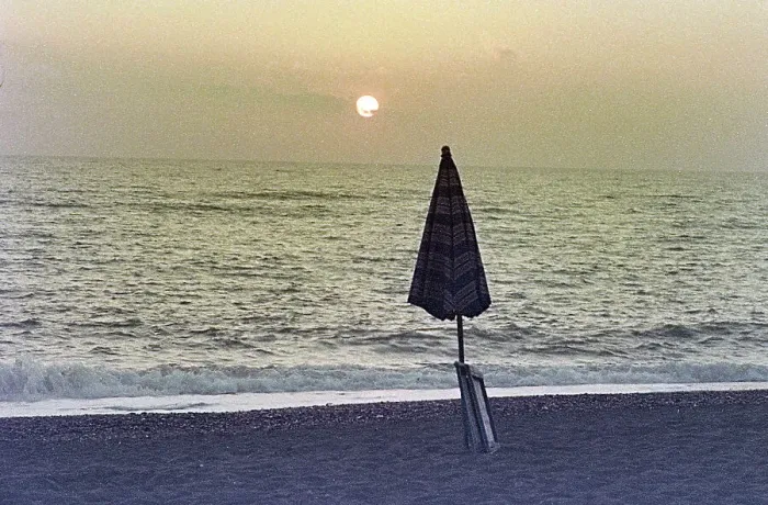 Stampa con cornice : Tramonto sulla spiaggia di Cecina