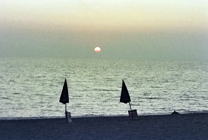 Stampa con cornice : Tramonto sulla spiaggia di Cecina