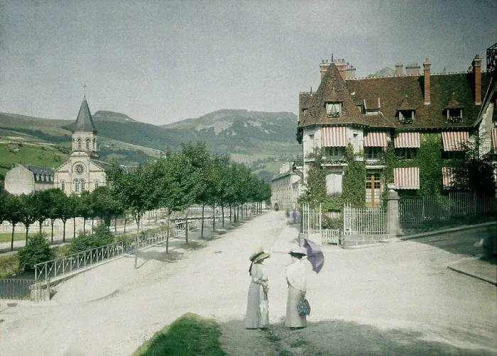 Gerahmter Druck : La Bourboule, ein Dorf in Frankreich Gerahmter Druck : La Bourboule, ein Dorf in Frankreich