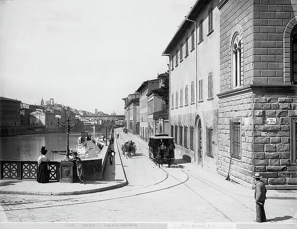 View of Florence: in the foreground, a corner of Ponte alle Grazie at the intersection with Via de'Benci. In the background, the Old Bridge