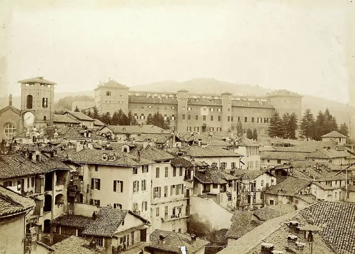 Stampa con cornice : Veduta panoramica di Moncalieri con il castello