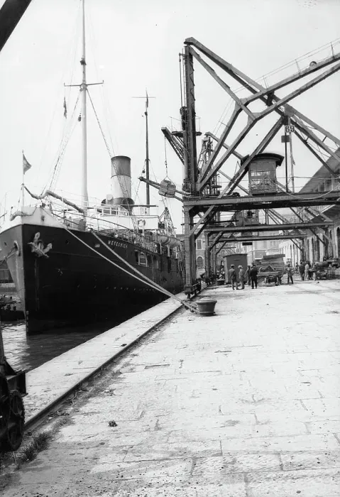 Stampa con cornice : Veduta del porto di Trieste Stampa con cornice : Veduta del porto di Trieste