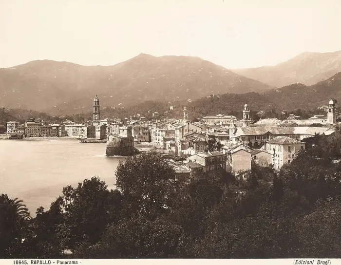 Impresión enmarcada : Vista del municipio de Rapallo