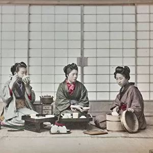 "Japan" album: Young Japanese women eat rice during lunch
