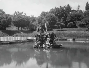 Tendenza: Il Giardino di Boboli con la fontana del Forcone, o vivaio di Nettuno, Firenze