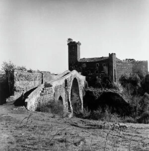 Images Dated 21st January 2010: The Abbadia and the old bridge, Vulci, Viterbo