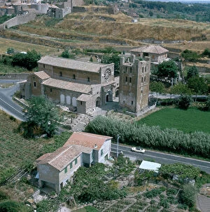 Images Dated 27th December 2007: Abbey in Lazio