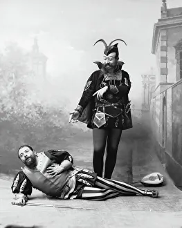 Italienische Schauspieler in einem Atelier des Fotografen Alinari