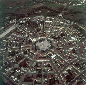 Images Dated 30th November 2006: Aereal view of Palmanova, Udine
