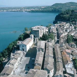 Images Dated 21st December 2007: Aerial view of Capodimonte: the village and fortress