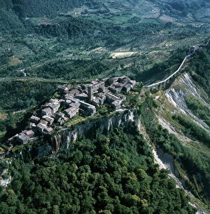 Images Dated 5th October 2009: Aerial view of Civita di Bagnoregio