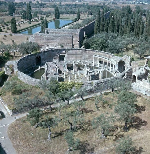 Images Dated 27th December 2007: Aerial view of Hadrian's Villa, Tivoli
