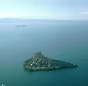 Images Dated 18th December 2007: Aerial view of Lake Bolsena