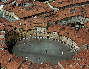Images Dated 26th August 2009: Aerial view of the Piazza dell'Anfiteatro in Lucca