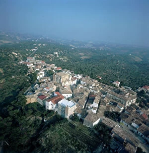 Images Dated 10th December 2007: Aerial view of a town in Abruzzo