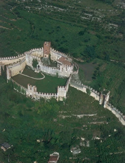 Images Dated 13th December 2006: Aerial view of the Upper Castle of Soave, Verona
