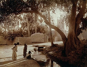 Images Dated 2nd May 2011: Algerian women near a river