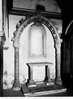 Images Dated 27th April 2009: Altar and ciborium of the Crypt, Chiesa di Santa Maria Maggiore a Guardiagrele, Chieti