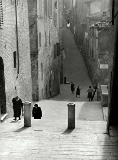 Images Dated 7th April 2011: An ancient street, Siena