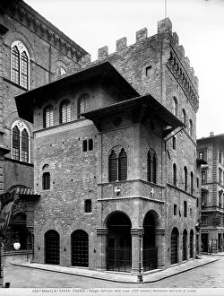 Images Dated 18th May 2010: Angular view of the Palazzo dell'Arte della Lana, Florence