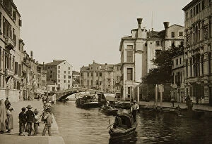 Images Dated 6th April 2010: Animated view of the Rio di Cannaregio, Venice