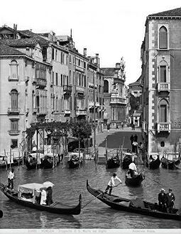 Images Dated 26th July 2011: Animated view of Venice