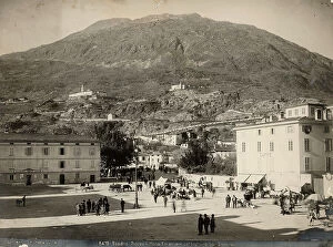 Images Dated 28th September 2009: Animated view of Vittorio Emanuele Square in Sondrio