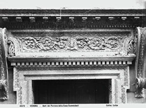 Images Dated 16th April 2010: Architrave decorated with acanthus leaves, door of a building in Verona