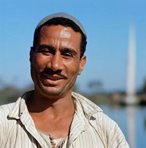 Images Dated 21st October 2011: Assawan: the sailor of a felucca
