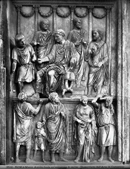 Images Dated 10th August 2011: Aurelian relief located in the Arch of Constantine, Rome. The scene show the Emperor Marcus