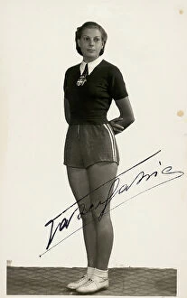 Images Dated 15th April 2010: Autographed photograph of an athlete in sports clothing of the period