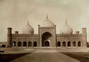 Images Dated 25th March 2011: The Badshai Mosque in Lahore, Pakistan