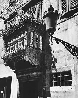 Images Dated 10th September 2003: Balcony of a home in Split