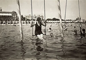 Images Dated 6th March 2009: Bathers on the Lido of Venice