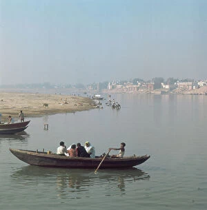 Images Dated 24th May 2007: Benares, ships with oars in the Ganges