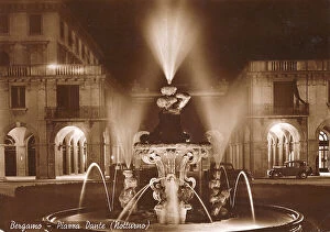 Images Dated 22nd June 2004: Bergamo, Piazza Dante and Fontana della Fiera di notte, postcard