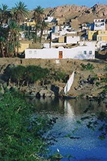 Images Dated 10th October 2011: A boat reaches a Nubian village on the banks